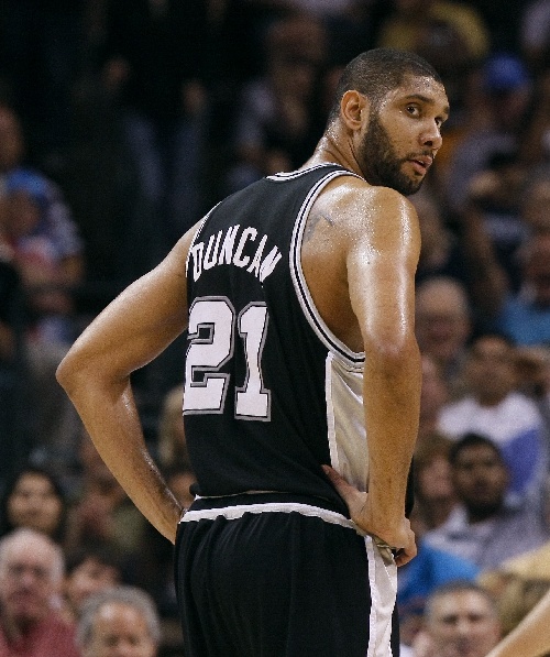 世体：巴萨相信一月能继续注册奥尔莫和维克托，球员也深信不疑