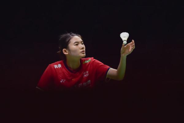 再访脱贫村 振兴气象新丨一拿一放完成种菜 江河村的大棚有多智能？.