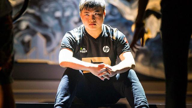 体坛名场面｜东方神鹿王军霞，比赛被推挤，6天打破3项世界纪录.