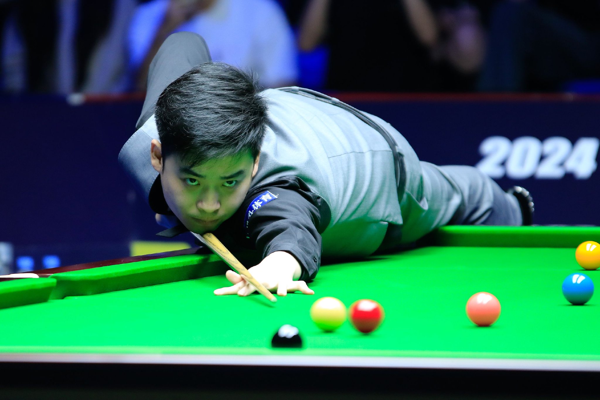 在三分线外 在三分线外