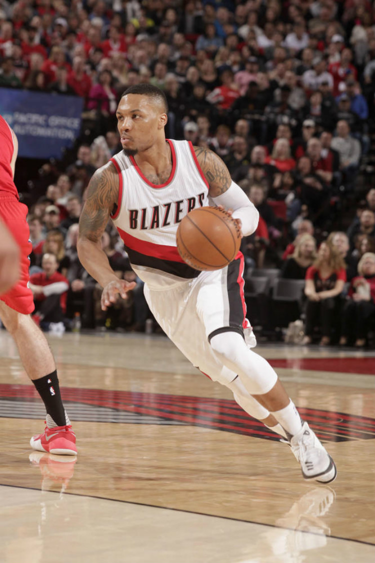 曝周琦完成眼角膜缝合手术 4年前视网膜裂孔.