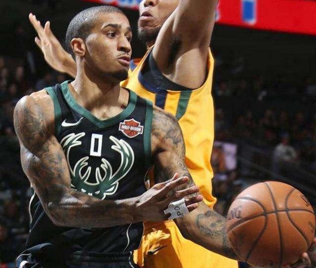 隆戈：米兰正在物色特奥替补，关注帕里西和佩泽拉