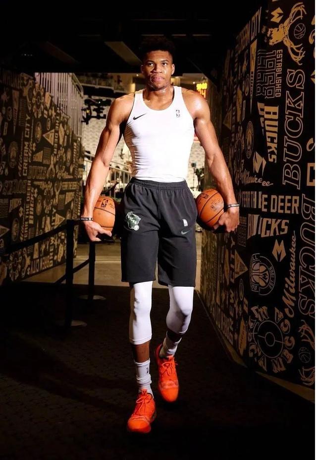 锋线位置的 锋线位置的